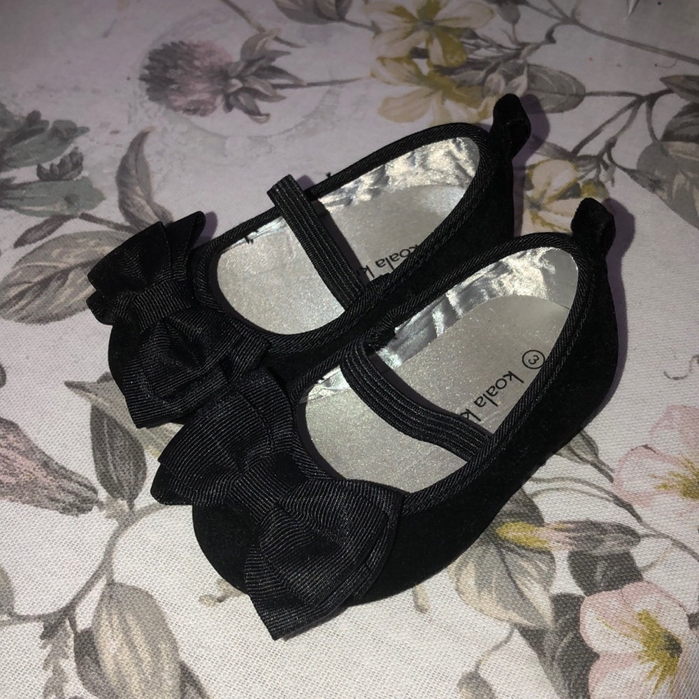 Velvet flats with bow. Worn once!